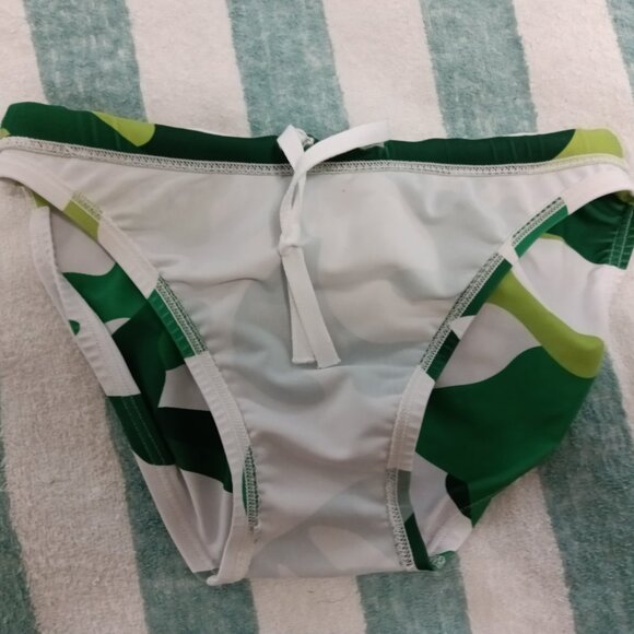 VINTAGE 1" TYR SWIM BRIEF, GREEN CAMO, ASIAN SIZE "M" (Approx. 30") - Pre-Owned - Picture 6 of 8
